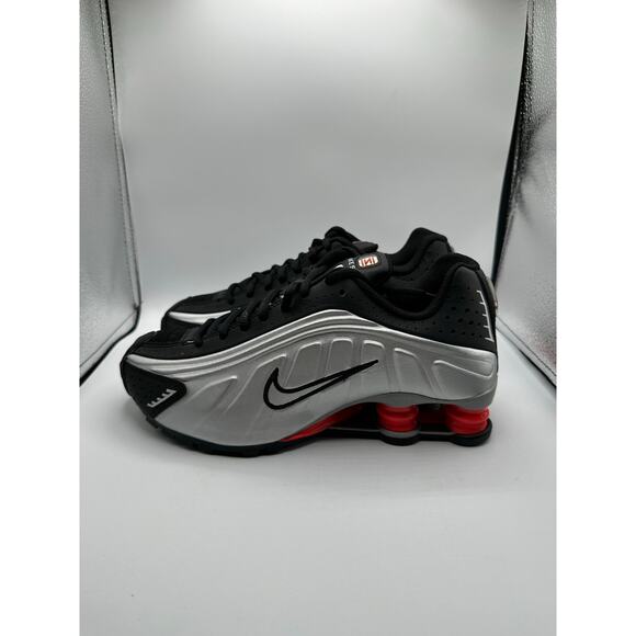 Nike Shox R4 GS “OG” 2025 size 6y/7.5 women’s - Picture 1 of 7